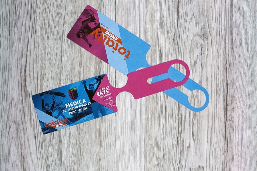 bedrukte fietslabels of bagagelabels voor de organisatie 'totally snow'